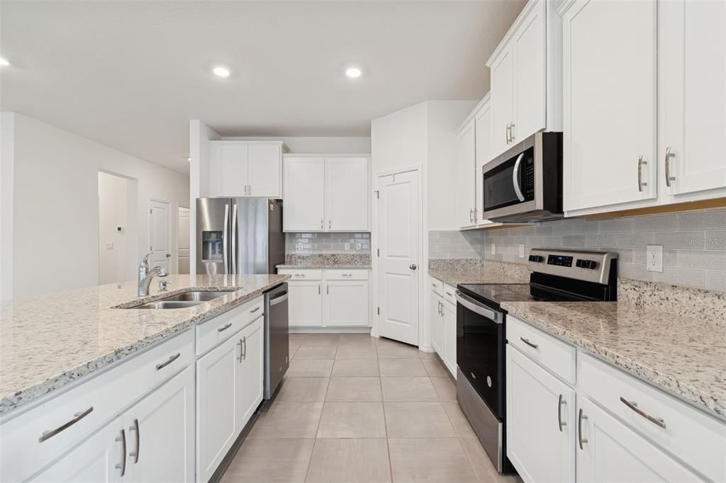 For Rent: $2,400 (4 beds, 2 baths, 2046 Square Feet)