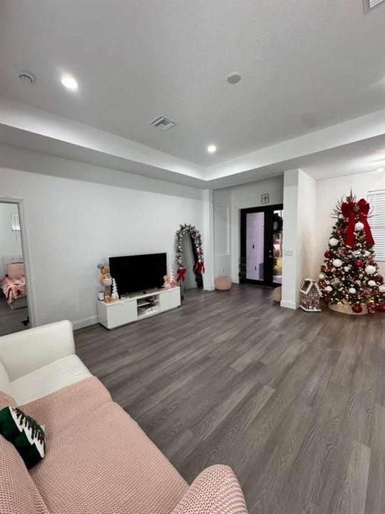 For Rent: $2,200 (3 beds, 2 baths, 1499 Square Feet)