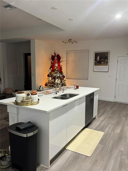 For Rent: $2,200 (3 beds, 2 baths, 1499 Square Feet)