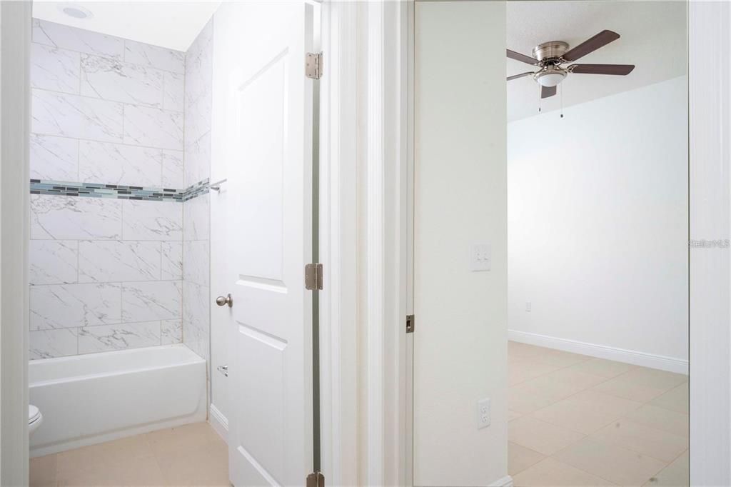 En Venta: $295,000 (4 camas, 2 baños, 1578 Pies cuadrados)