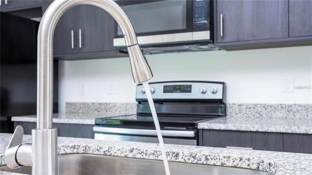 En Venta: $295,000 (4 camas, 2 baños, 1578 Pies cuadrados)