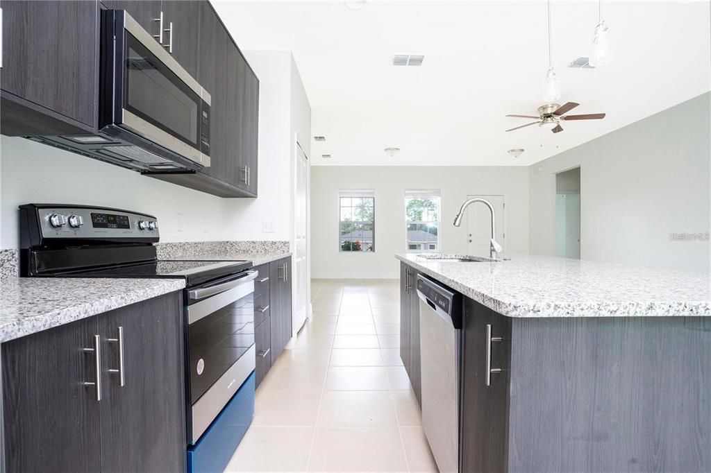 En Venta: $295,000 (4 camas, 2 baños, 1578 Pies cuadrados)