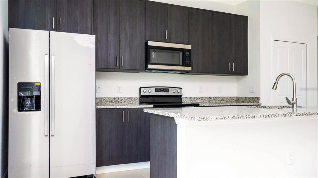 En Venta: $295,000 (4 camas, 2 baños, 1578 Pies cuadrados)