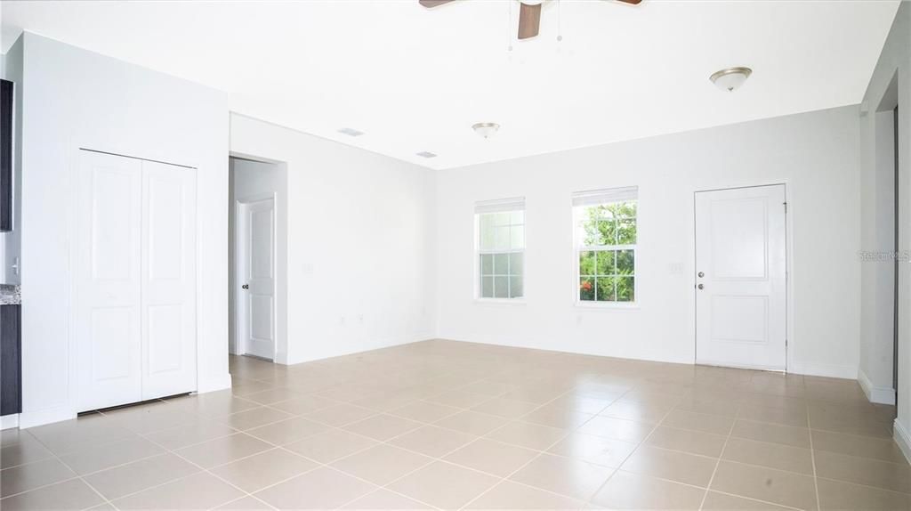 En Venta: $295,000 (4 camas, 2 baños, 1578 Pies cuadrados)