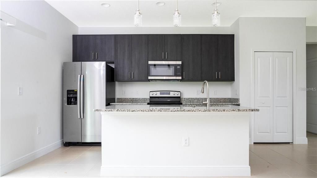 En Venta: $295,000 (4 camas, 2 baños, 1578 Pies cuadrados)