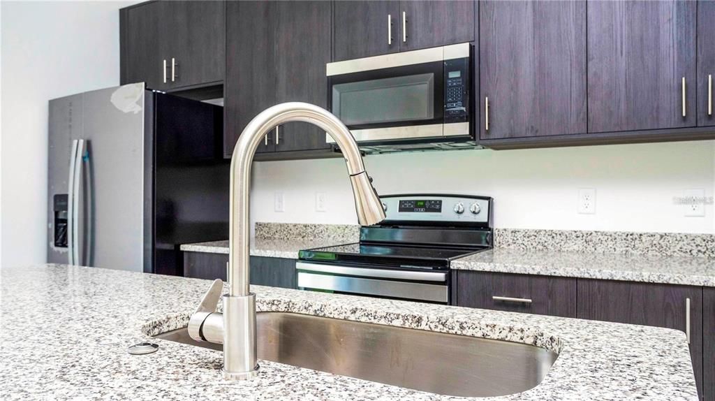 En Venta: $295,000 (4 camas, 2 baños, 1578 Pies cuadrados)