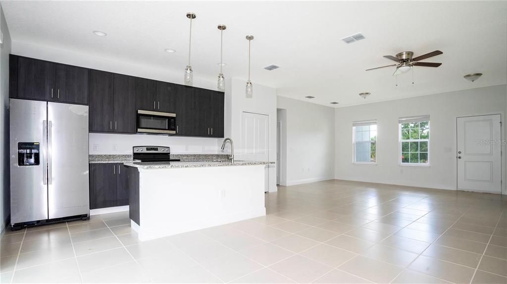 En Venta: $295,000 (4 camas, 2 baños, 1578 Pies cuadrados)