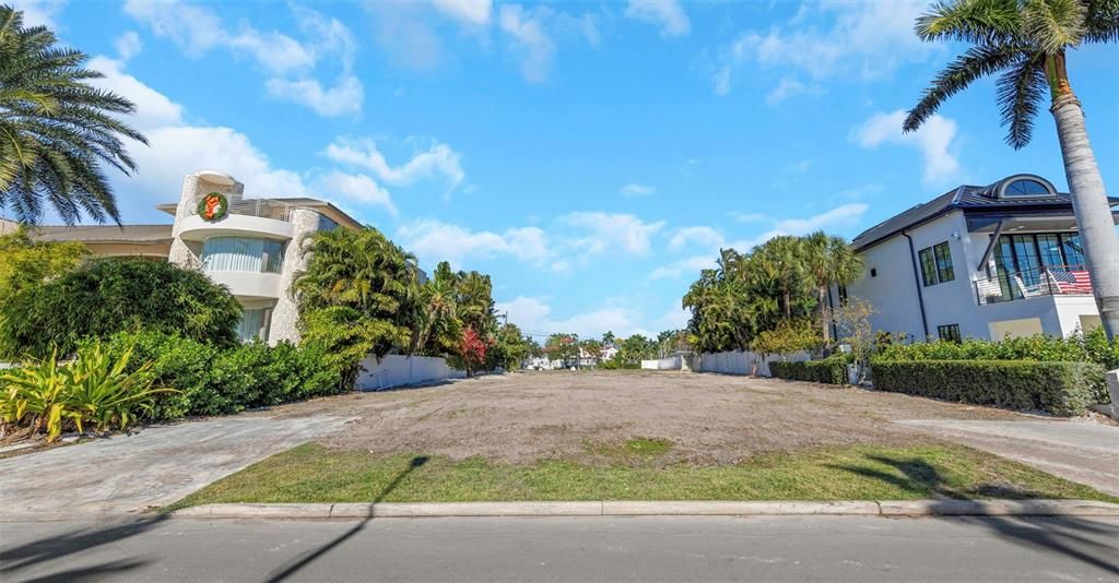 For Sale: $10,000,000 (0.35 acres)