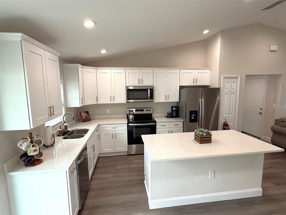 待售: $259,900 (3 贝兹, 2 浴室, 1368 平方英尺)