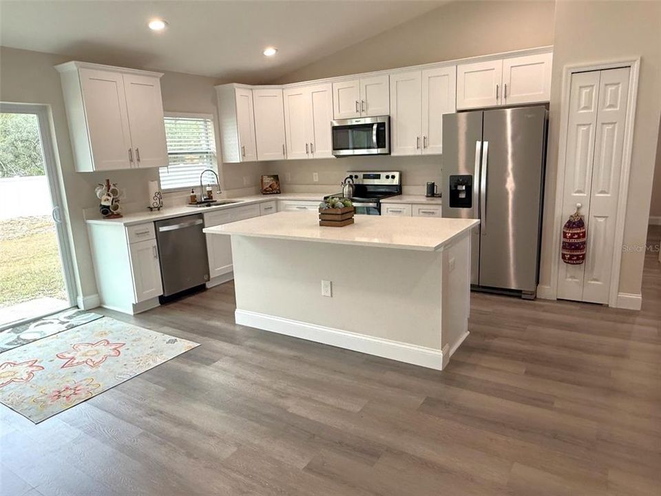 待售: $259,900 (3 贝兹, 2 浴室, 1368 平方英尺)