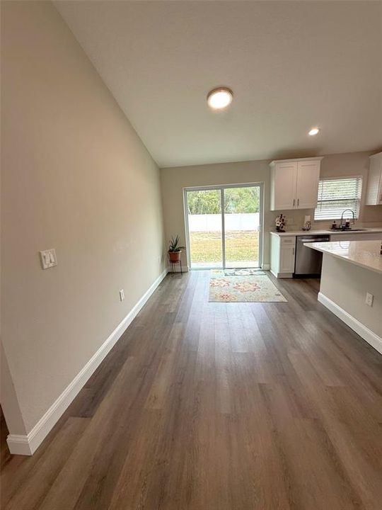 待售: $259,900 (3 贝兹, 2 浴室, 1368 平方英尺)