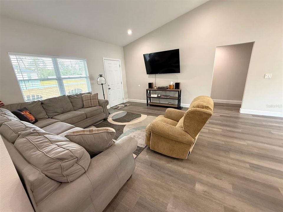 待售: $259,900 (3 贝兹, 2 浴室, 1368 平方英尺)