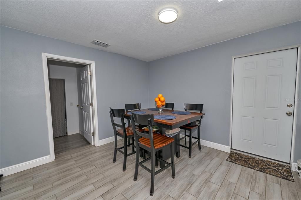 На продажу: $359,000 (3 спален, 2 ванн, 1225 Квадратных фут)