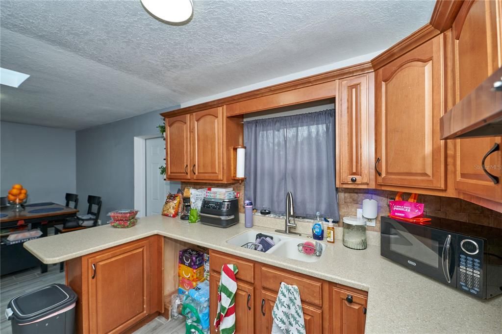 На продажу: $359,000 (3 спален, 2 ванн, 1225 Квадратных фут)