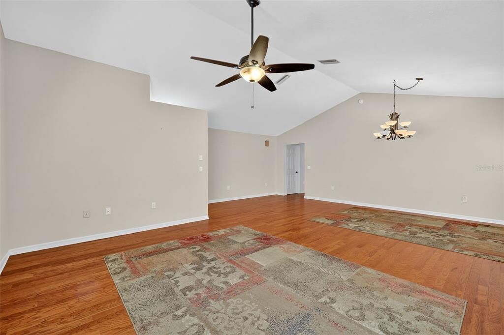 For Sale: $309,900 (3 beds, 2 baths, 1838 Square Feet)