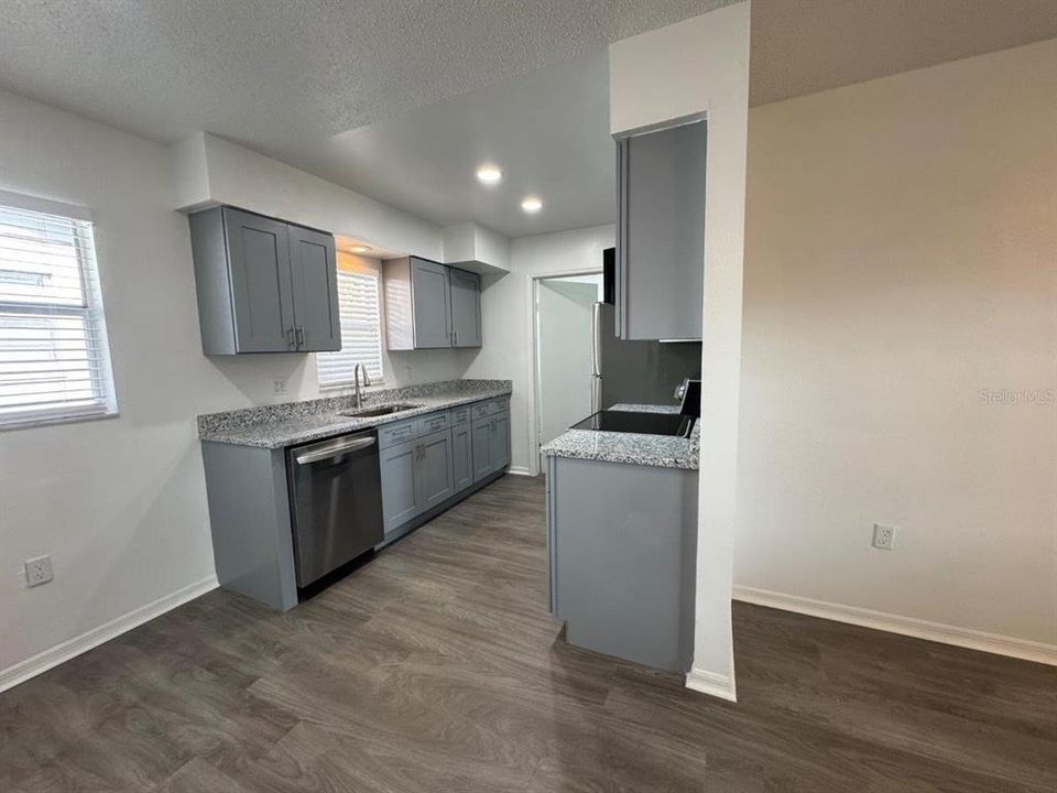 В аренду: $1,695 (2 спален, 1 ванн, 777 Квадратных фут)