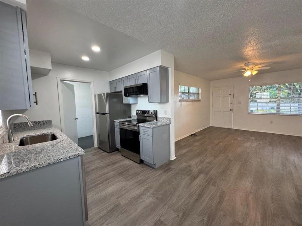 В аренду: $1,695 (2 спален, 1 ванн, 777 Квадратных фут)