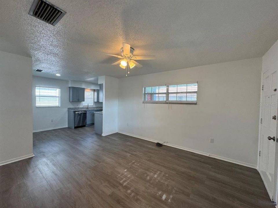 В аренду: $1,695 (2 спален, 1 ванн, 777 Квадратных фут)