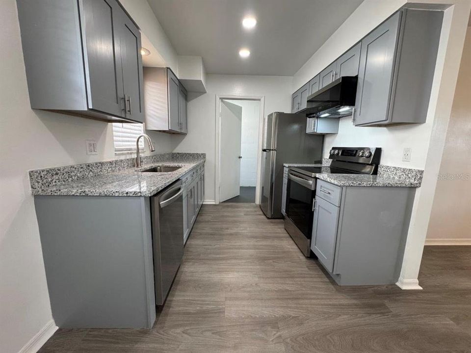 В аренду: $1,695 (2 спален, 1 ванн, 777 Квадратных фут)