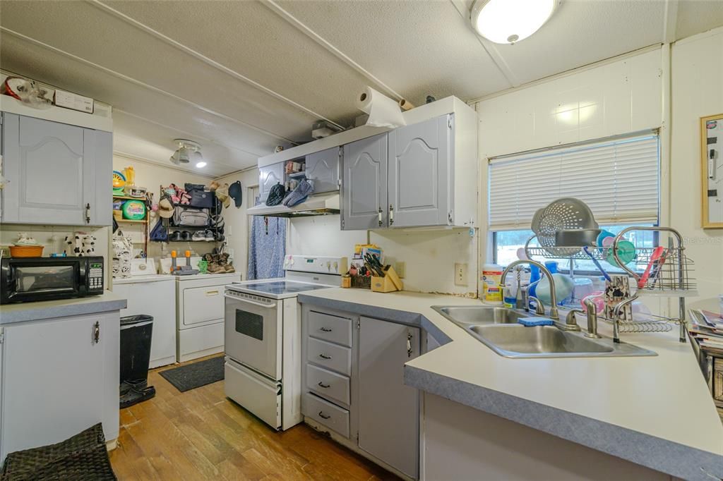 For Sale: $120,000 (3 beds, 2 baths, 960 Square Feet)