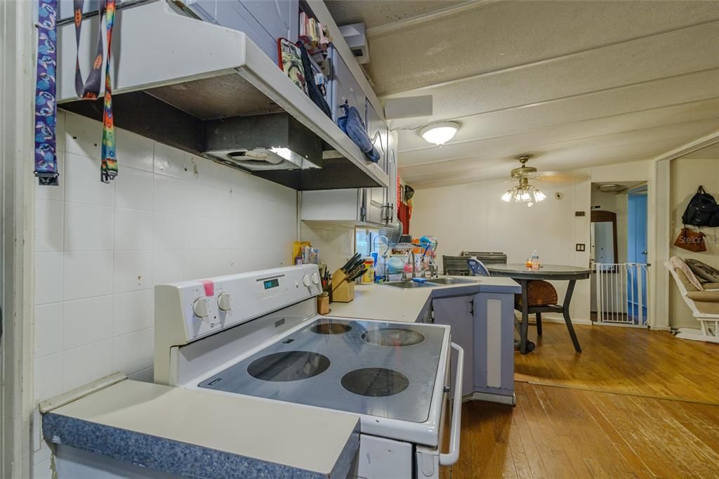 For Sale: $120,000 (3 beds, 2 baths, 960 Square Feet)