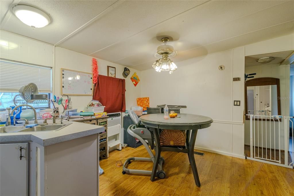 For Sale: $120,000 (3 beds, 2 baths, 960 Square Feet)