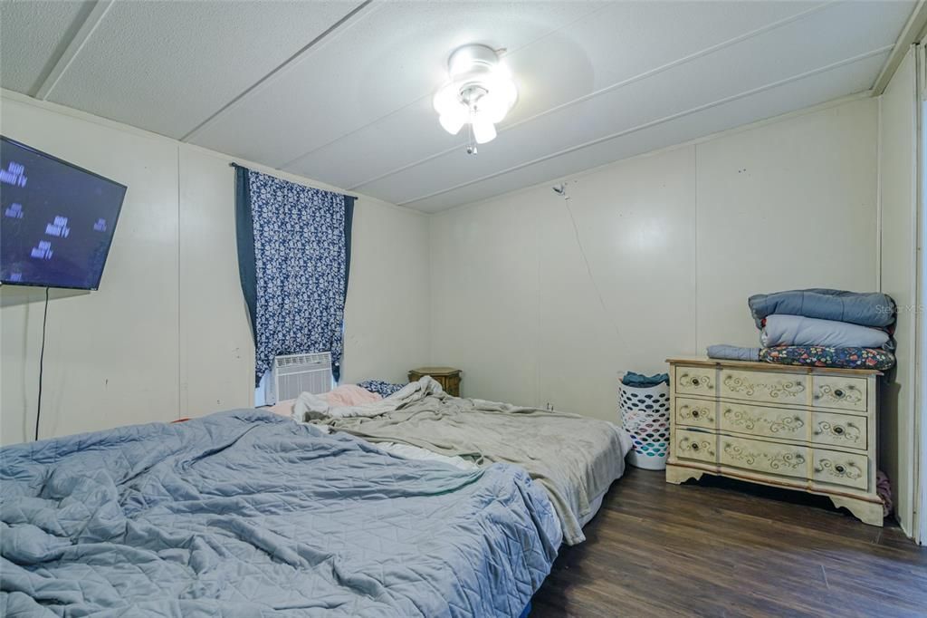 For Sale: $120,000 (3 beds, 2 baths, 960 Square Feet)