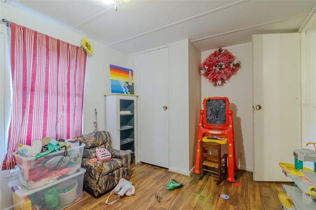 For Sale: $120,000 (3 beds, 2 baths, 960 Square Feet)