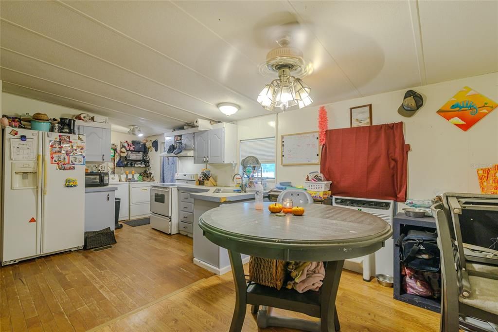 For Sale: $120,000 (3 beds, 2 baths, 960 Square Feet)