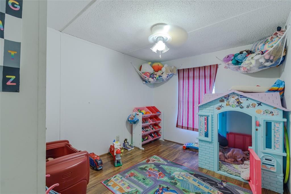 For Sale: $120,000 (3 beds, 2 baths, 960 Square Feet)