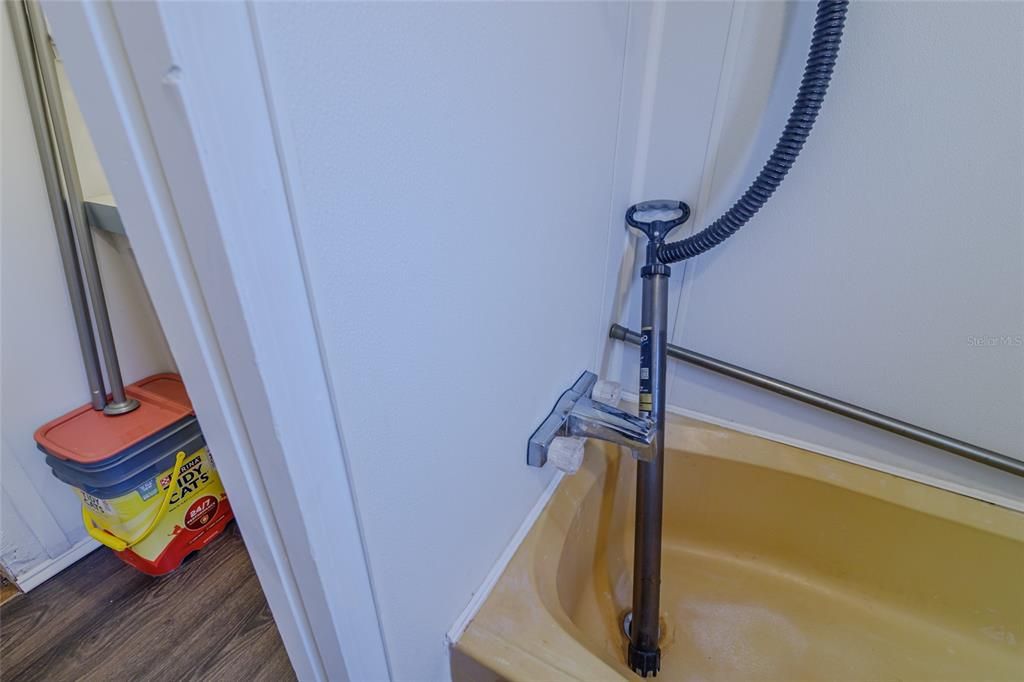 For Sale: $120,000 (3 beds, 2 baths, 960 Square Feet)