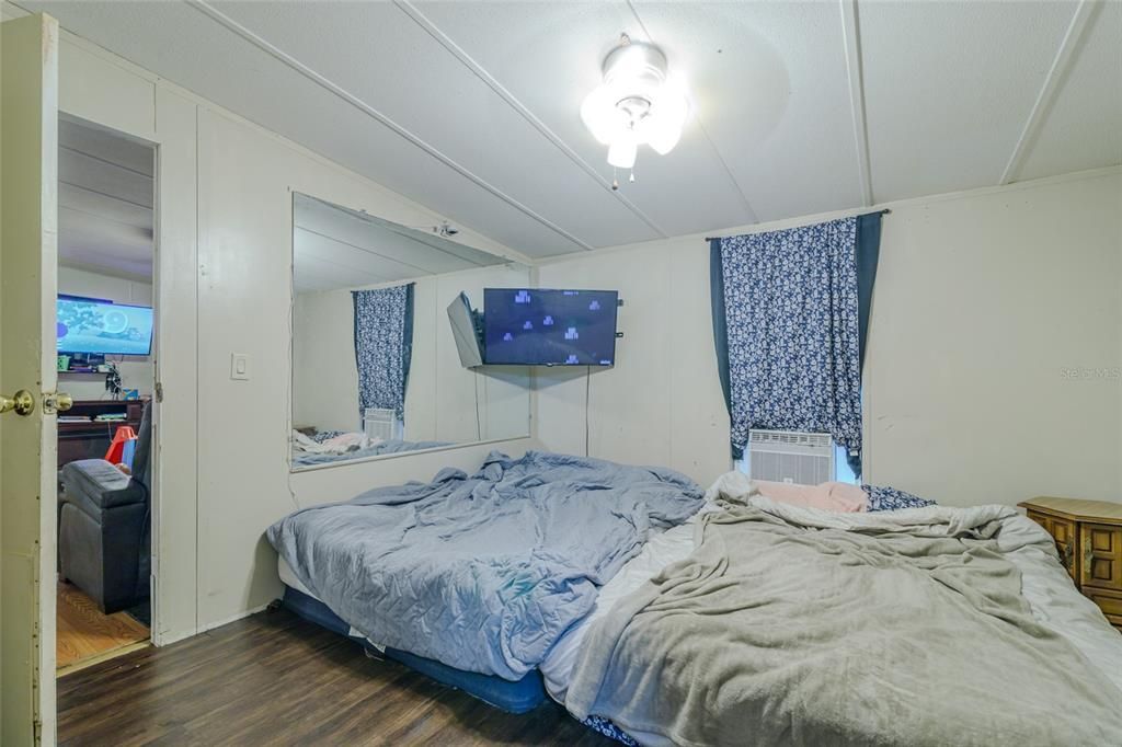 For Sale: $120,000 (3 beds, 2 baths, 960 Square Feet)