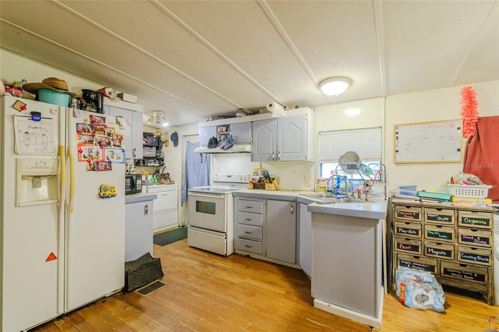 For Sale: $120,000 (3 beds, 2 baths, 960 Square Feet)