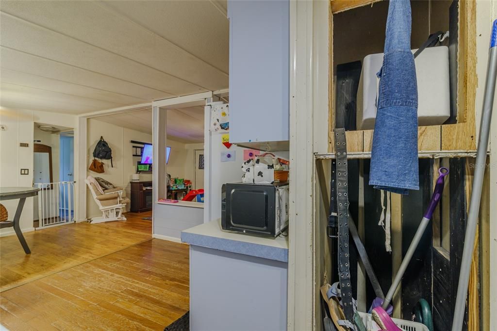 For Sale: $120,000 (3 beds, 2 baths, 960 Square Feet)