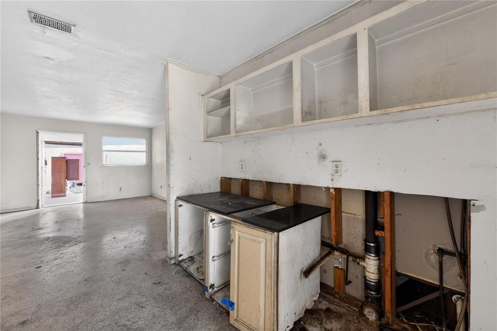 На продажу: $255,000 (4 спален, 2 ванн, 1540 Квадратных фут)