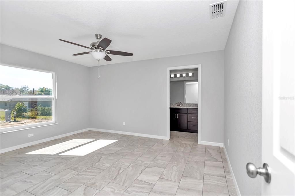 En Venta: $289,900 (3 camas, 2 baños, 1387 Pies cuadrados)