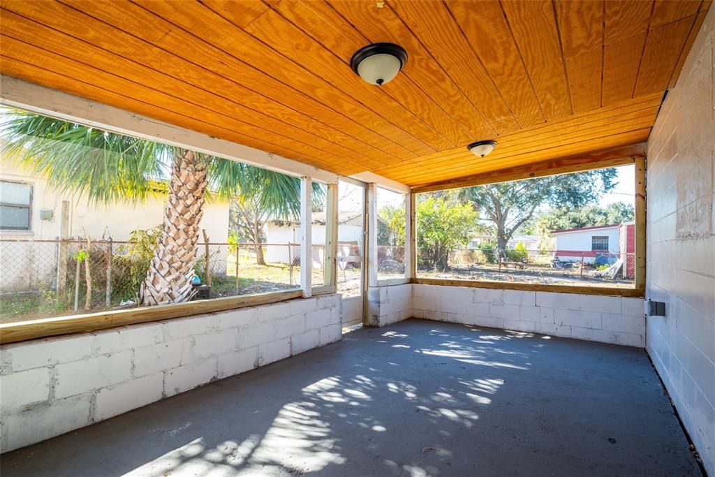 For Sale: $270,000 (3 beds, 1 baths, 1204 Square Feet)