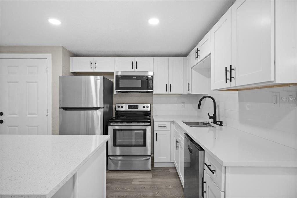 For Sale: $270,000 (3 beds, 1 baths, 1204 Square Feet)