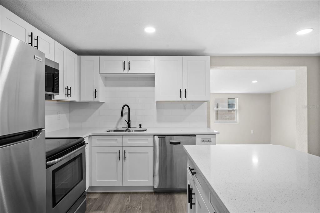 For Sale: $270,000 (3 beds, 1 baths, 1204 Square Feet)