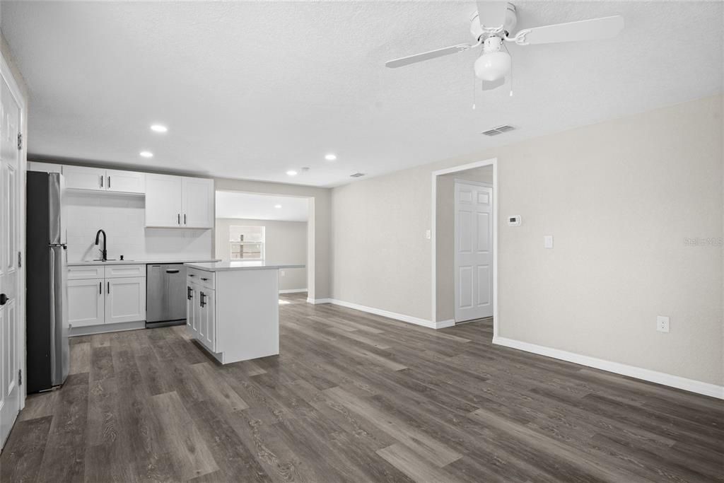 For Sale: $270,000 (3 beds, 1 baths, 1204 Square Feet)