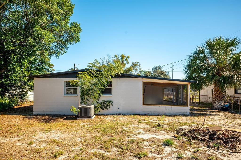 For Sale: $270,000 (3 beds, 1 baths, 1204 Square Feet)