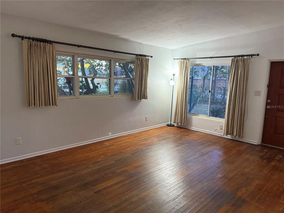 出租: $2,250 (3 贝兹, 2 浴室, 1404 平方英尺)