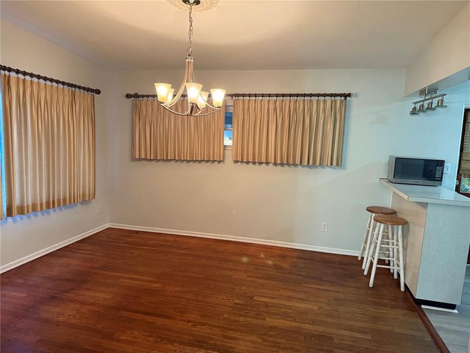 出租: $2,250 (3 贝兹, 2 浴室, 1404 平方英尺)