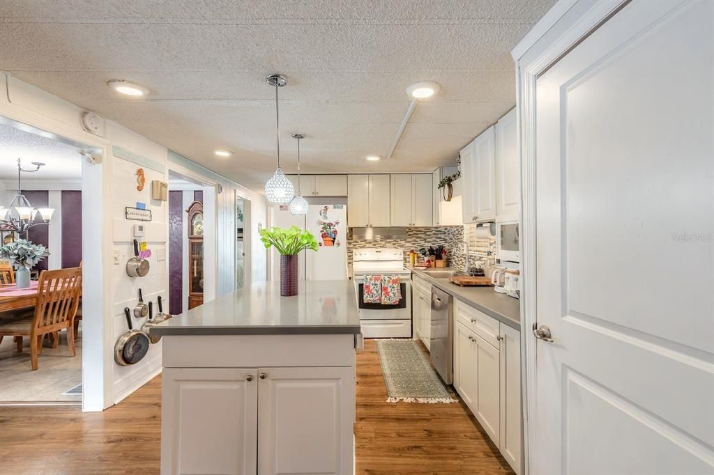 For Sale: $475,000 (3 beds, 2 baths, 1776 Square Feet)