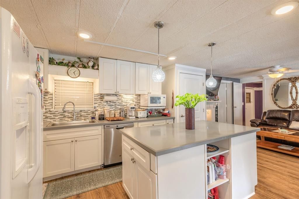 For Sale: $475,000 (3 beds, 2 baths, 1776 Square Feet)