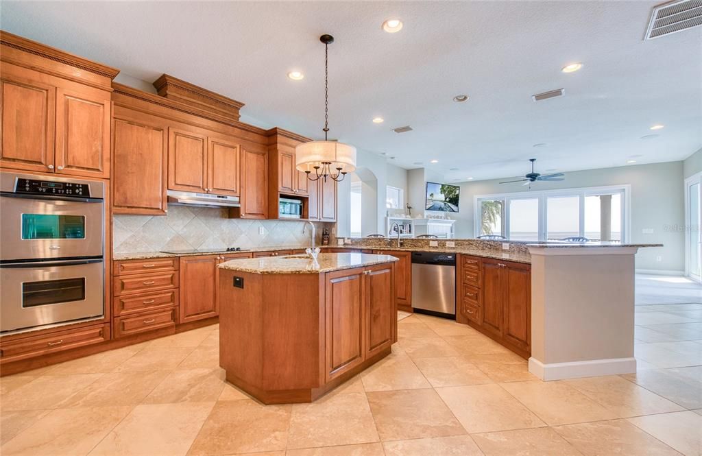 待售: $3,250,000 (5 贝兹, 4 浴室, 4367 平方英尺)