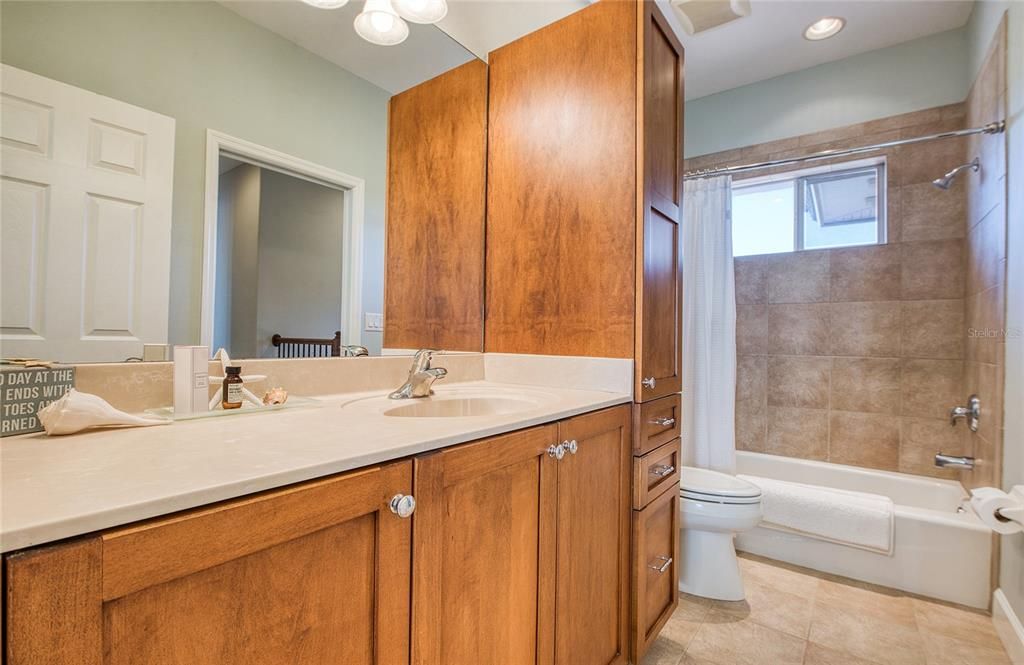 待售: $3,250,000 (5 贝兹, 4 浴室, 4367 平方英尺)