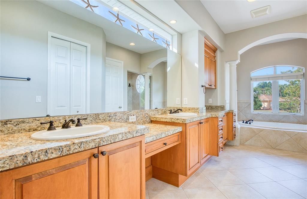 待售: $3,250,000 (5 贝兹, 4 浴室, 4367 平方英尺)