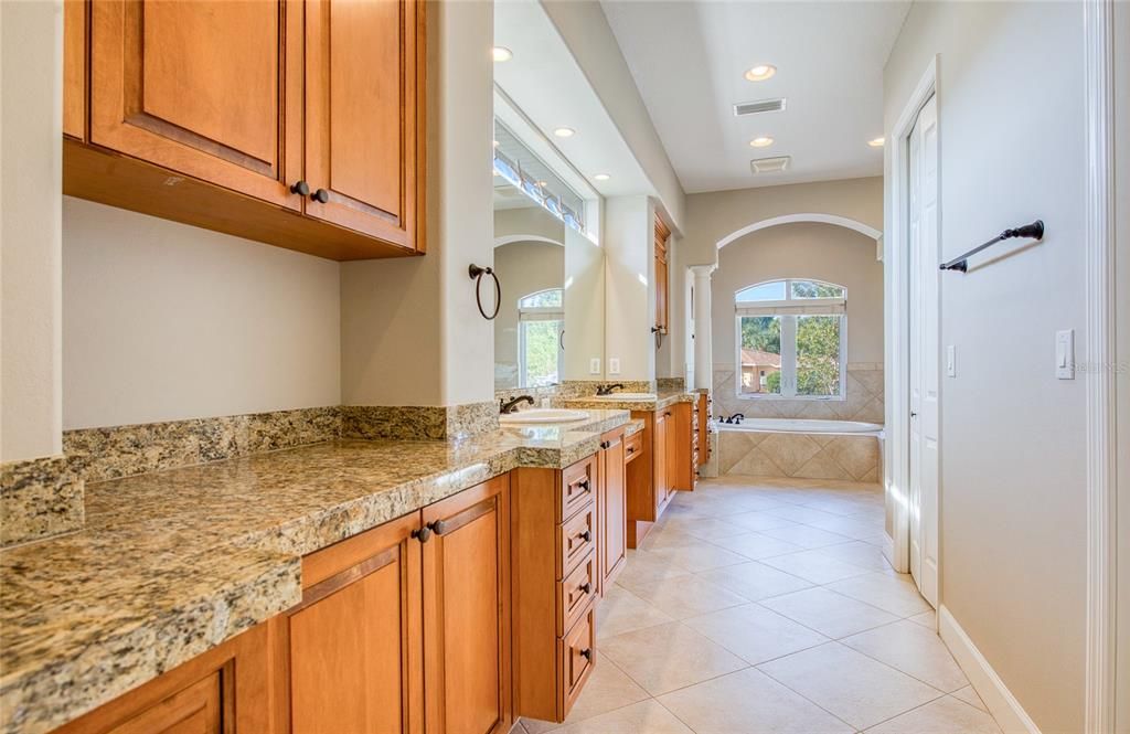 待售: $3,250,000 (5 贝兹, 4 浴室, 4367 平方英尺)