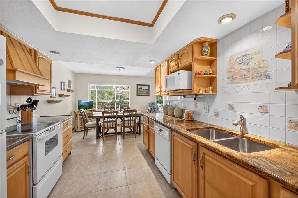 待售: $585,000 (3 贝兹, 2 浴室, 2028 平方英尺)